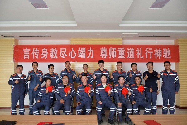 上行下效尽心极力，尊师沉路礼行ca88